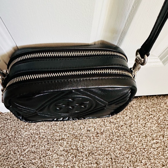 Kira Chevon Camera Bag | GENTLY USED, EXCELLENT CONDITION - Picture 3 of 5